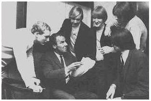 The Golden Earrings performed Please Go in the Tv show Waauw September x, 1965